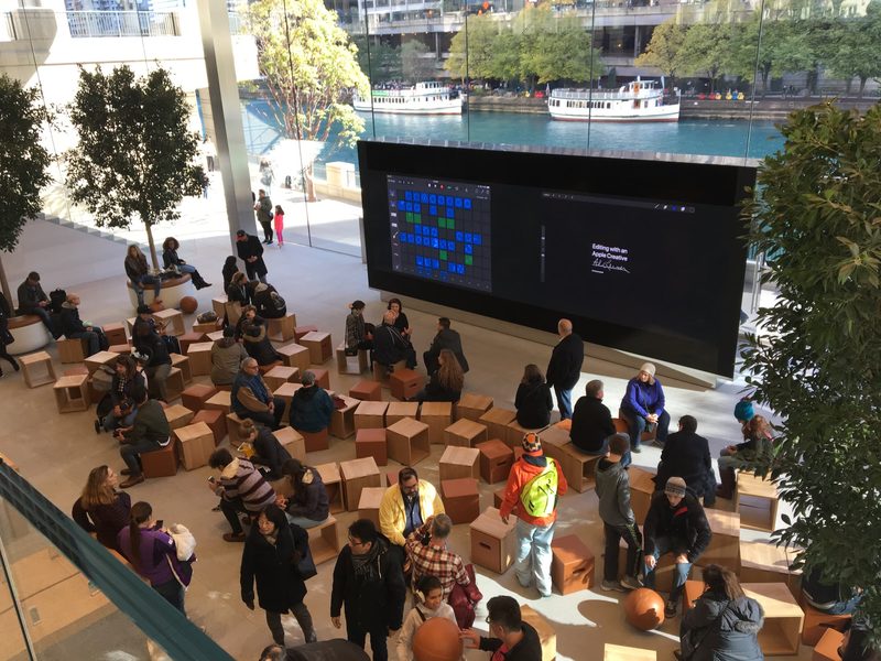 iPhone Duo Launch Day Brings Back the Apple Store Queue