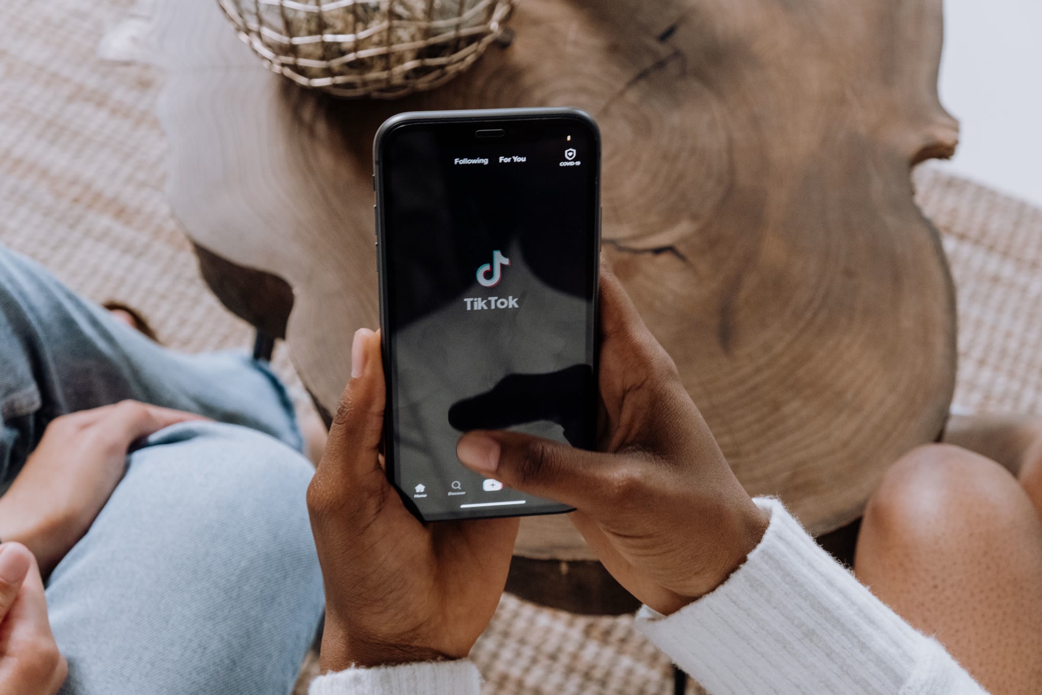 OriginOS 7 Is Rolling Out: Vivo's Android 17 Update Adds an AI Agent and 5-App Multitasking